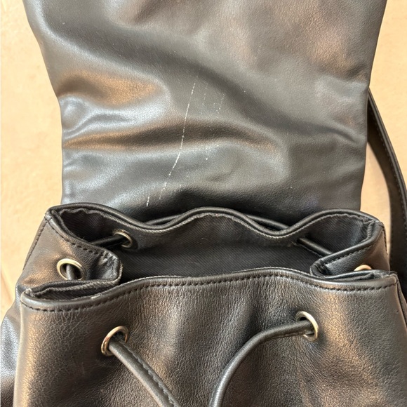 Liz Claiborne Black Leather Backpack 🖤 - Picture 9 of 9